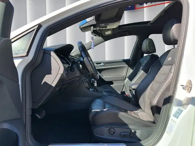 Volkswagen Golf view 10