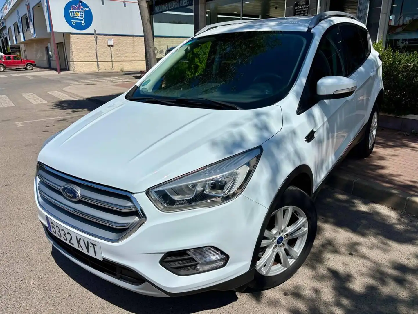 Ford Kuga 1.5 EcoB. Auto S&S Trend+ 4x2 120 Bianco - 2