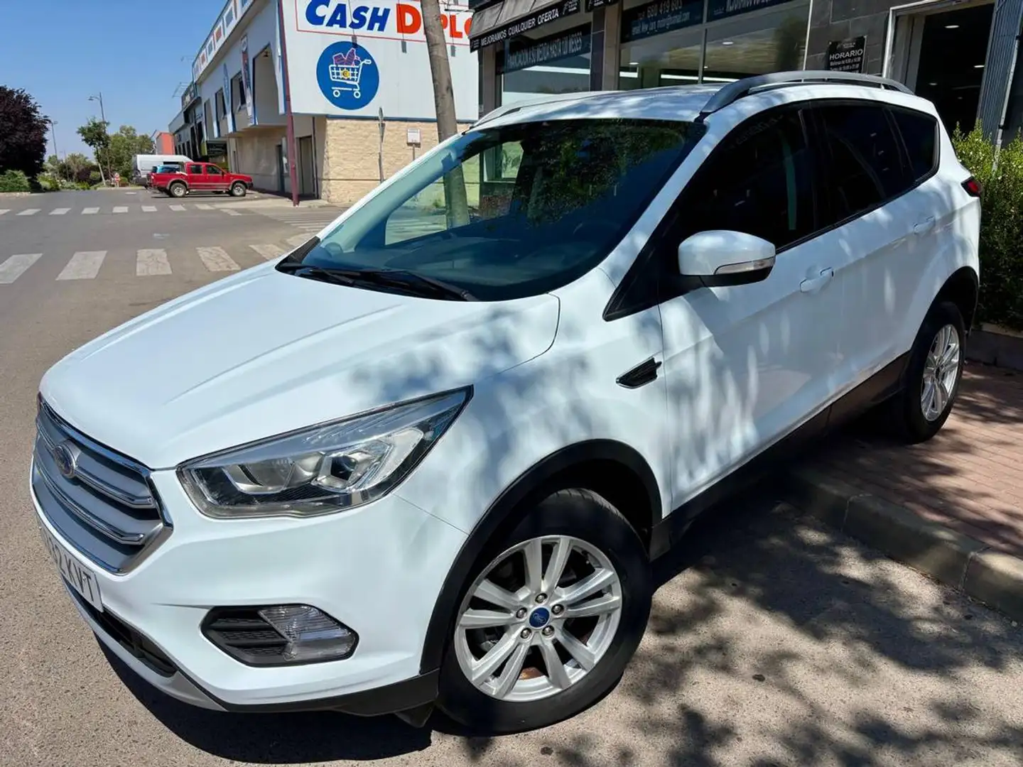 Ford Kuga 1.5 EcoB. Auto S&S Trend+ 4x2 120 Bianco - 1