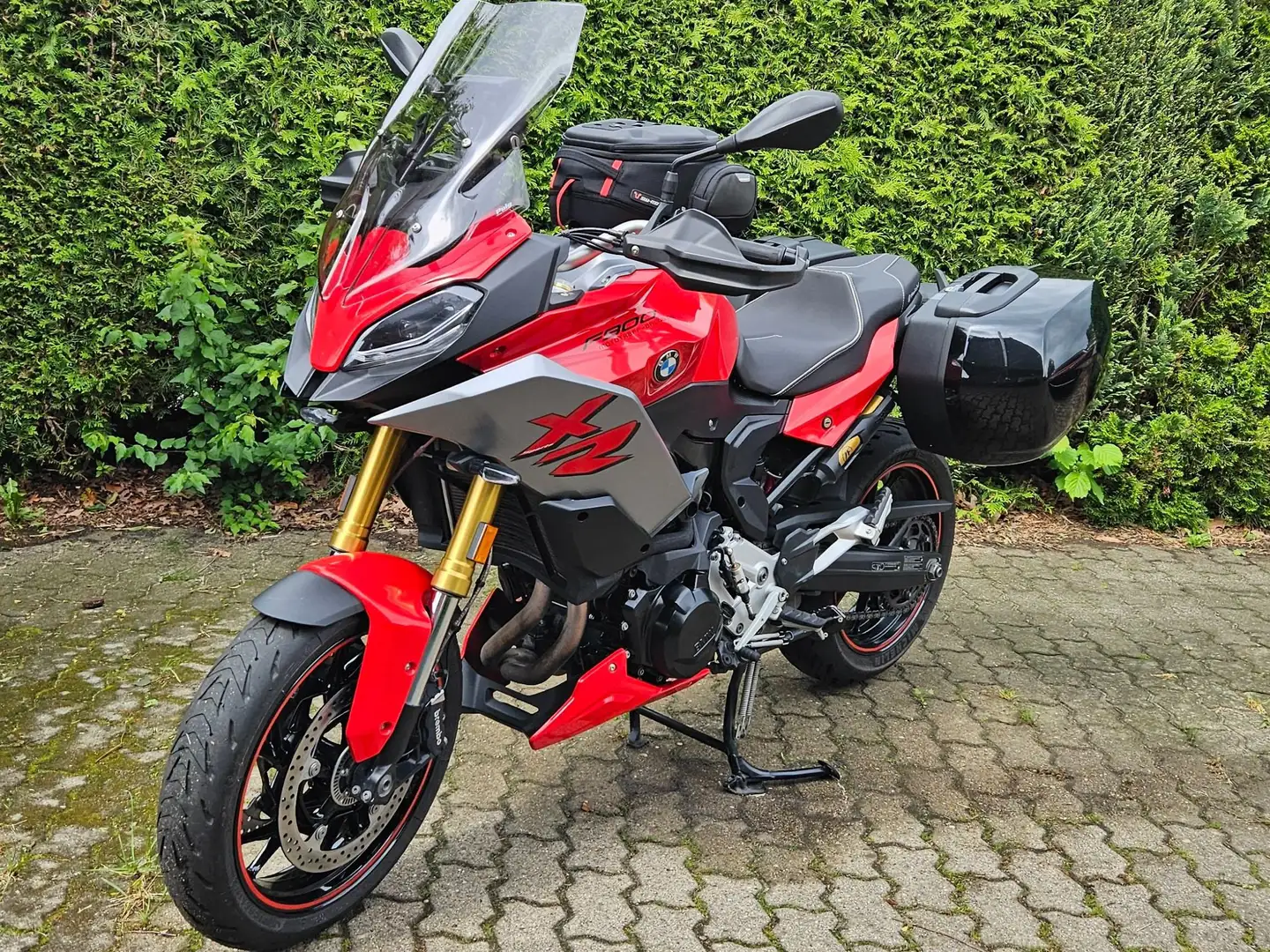 BMW F 900 XR Sporttourer Rot - 2