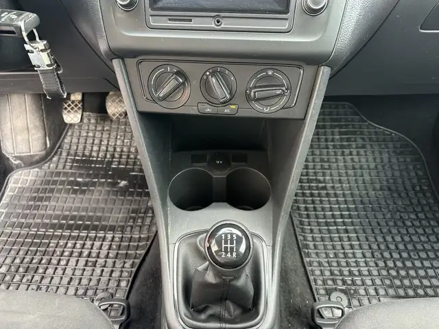 Volkswagen Polo view 8