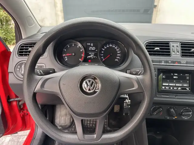 Volkswagen Polo view 5