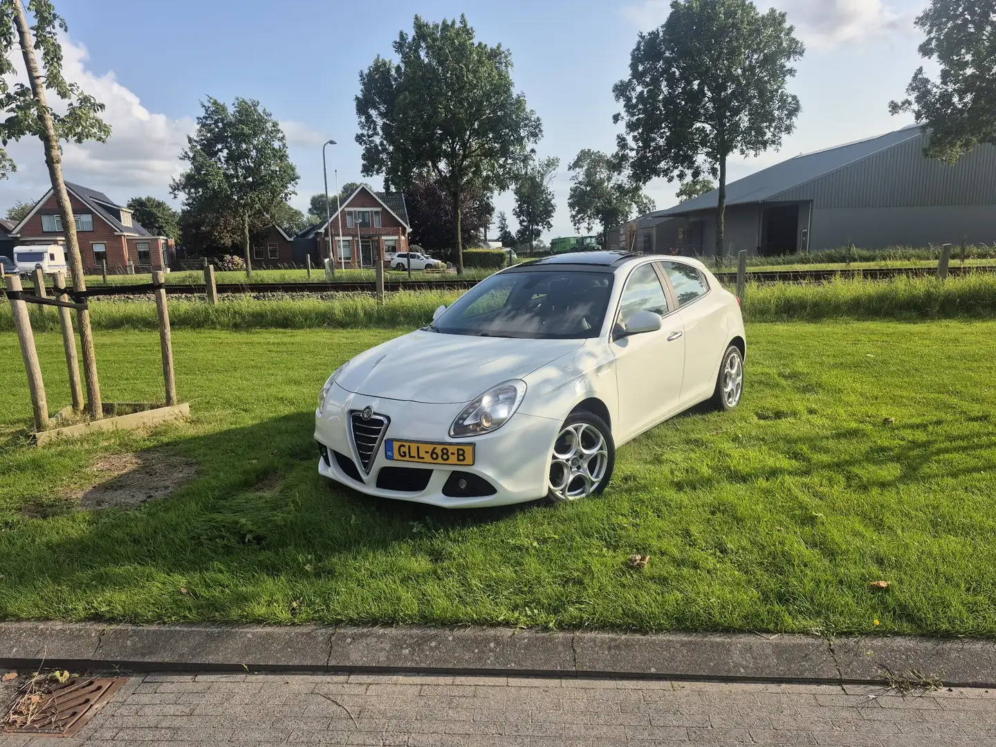 Alfa Romeo Giulietta 1.4 T Distinctive !Met nieuwe APK! Wit - 1