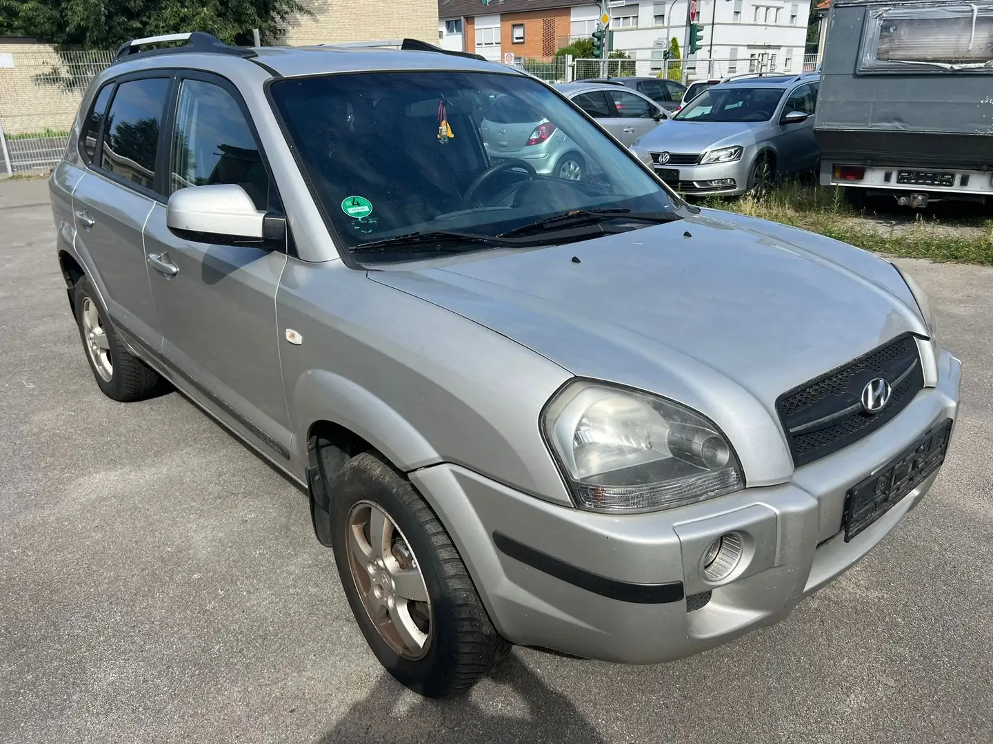 Hyundai TUCSON 2.0 GLS (2WD) mit Gasanlage | Motor raucht weiss Gris - 2