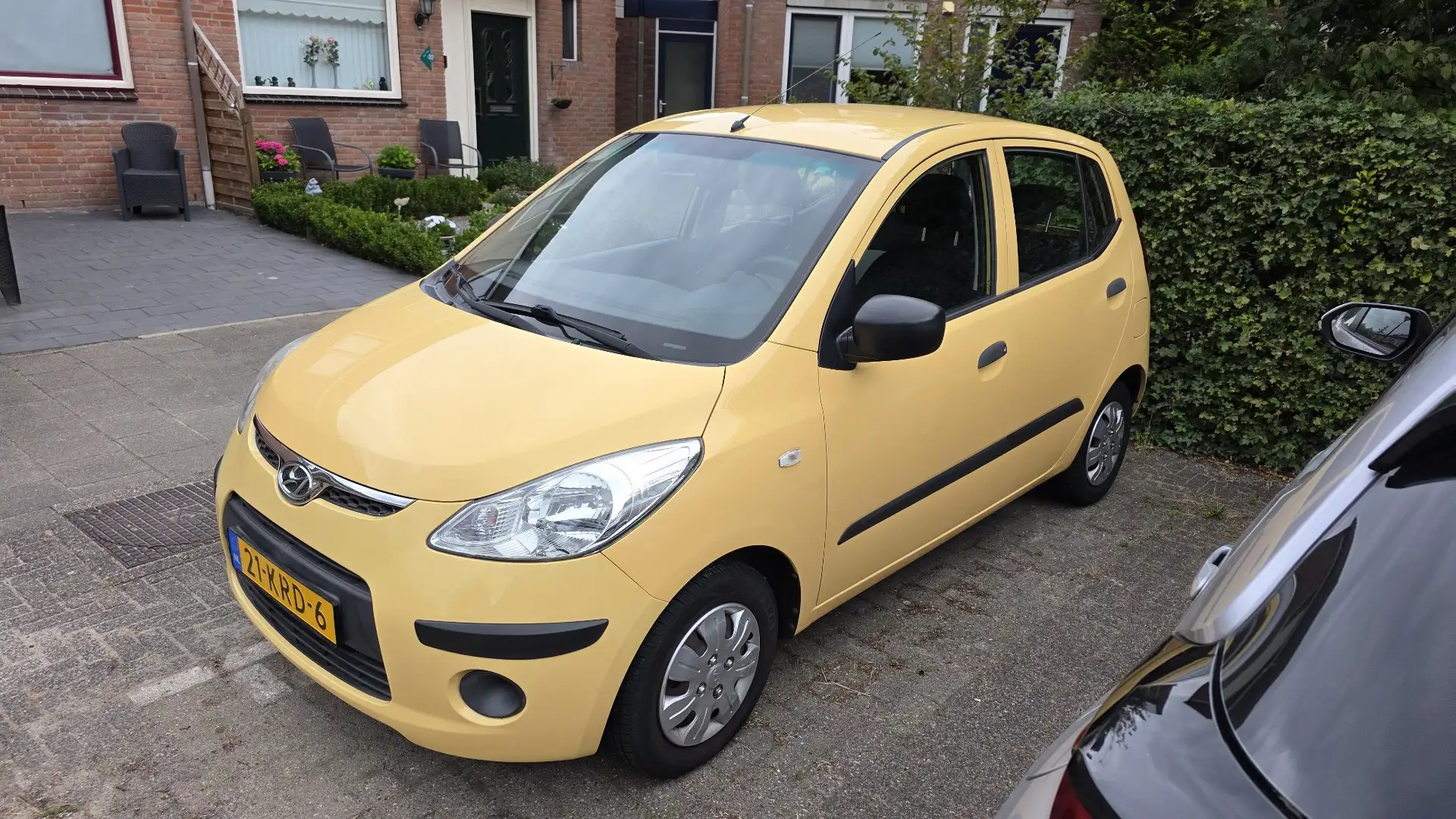 Hyundai i10 1.1 Active Cool Galben - 1
