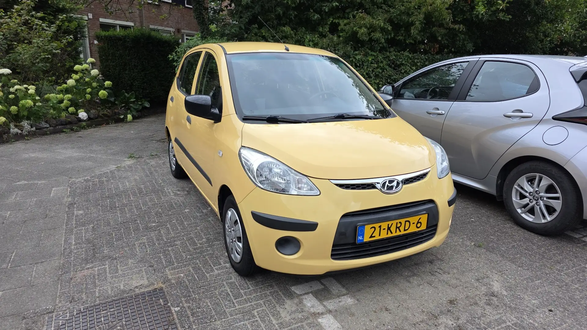 Hyundai i10 1.1 Active Cool Galben - 2