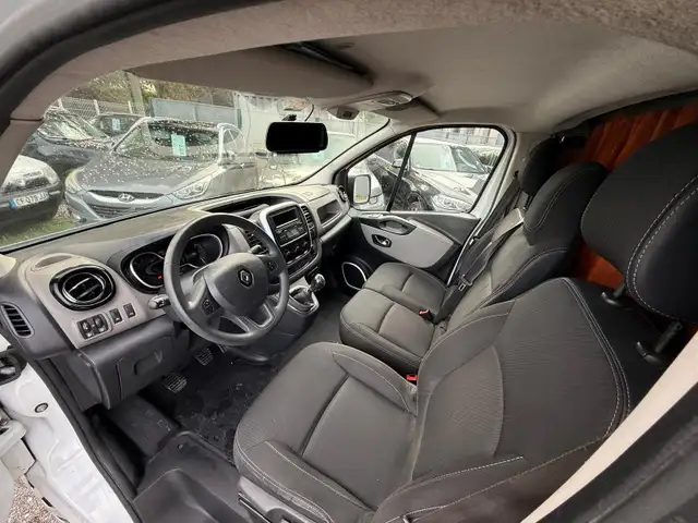 Renault Trafic view 9