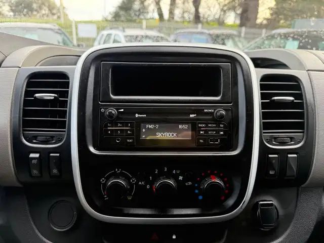 Renault Trafic view 14