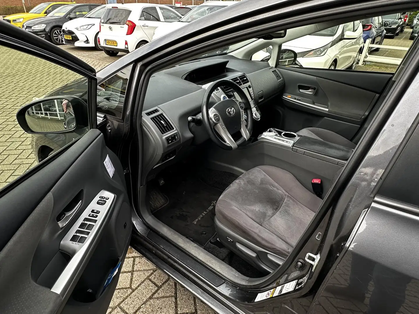 Toyota Prius+ Prius Wagon 1.8 Dynamic Business prijs voor export Šedá - 2