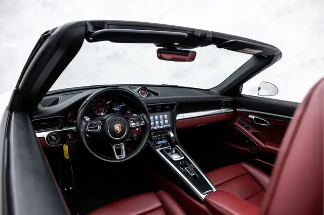 Porsche 911 view 22