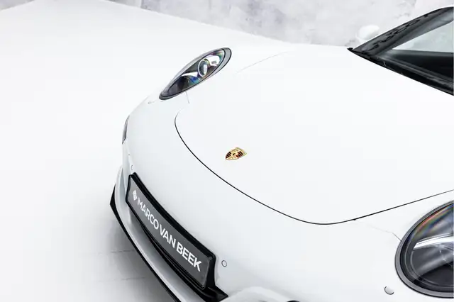 Porsche 911 view 13