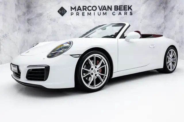 Porsche 911 view 2