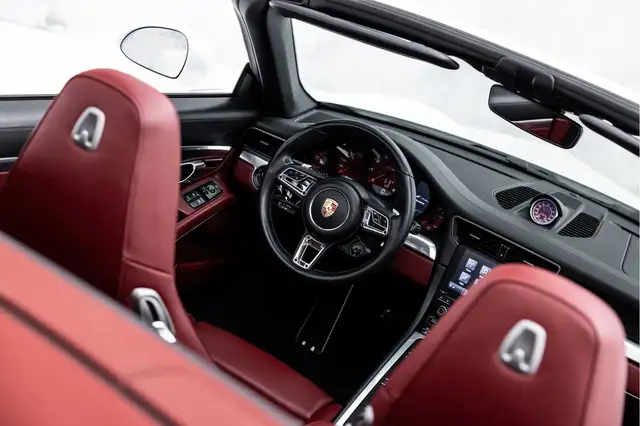 Porsche 911 view 24