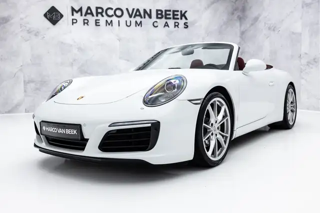 Porsche 911 view 9