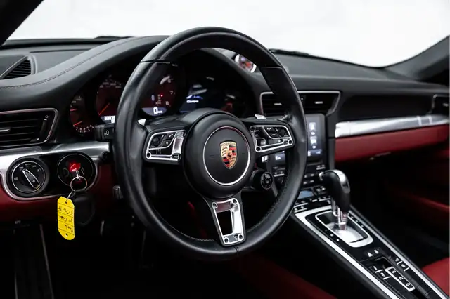 Porsche 911 view 29
