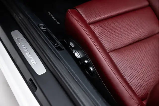 Porsche 911 view 27