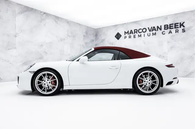 Porsche 911 view 12