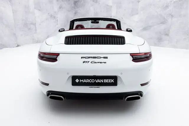 Porsche 911 view 15