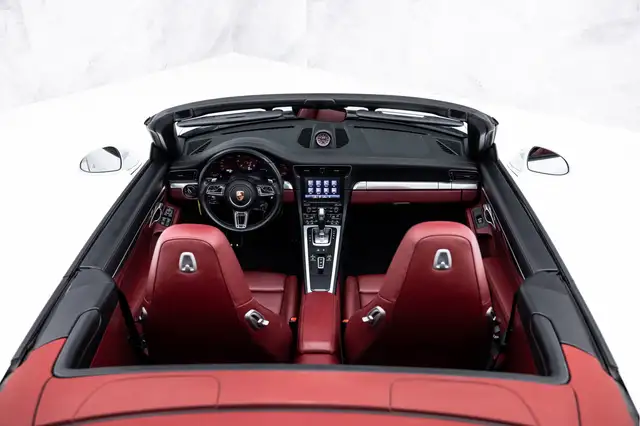 Porsche 911 view 23