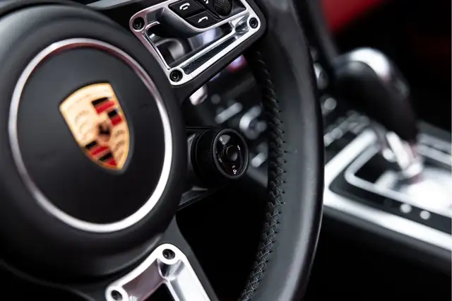 Porsche 911 view 30