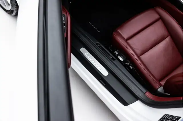 Porsche 911 view 26