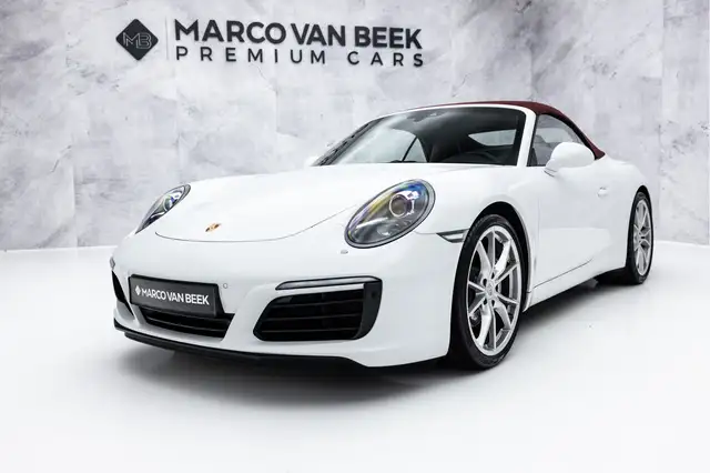 Porsche 911 view 10