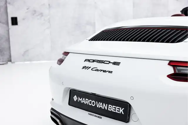 Porsche 911 view 21