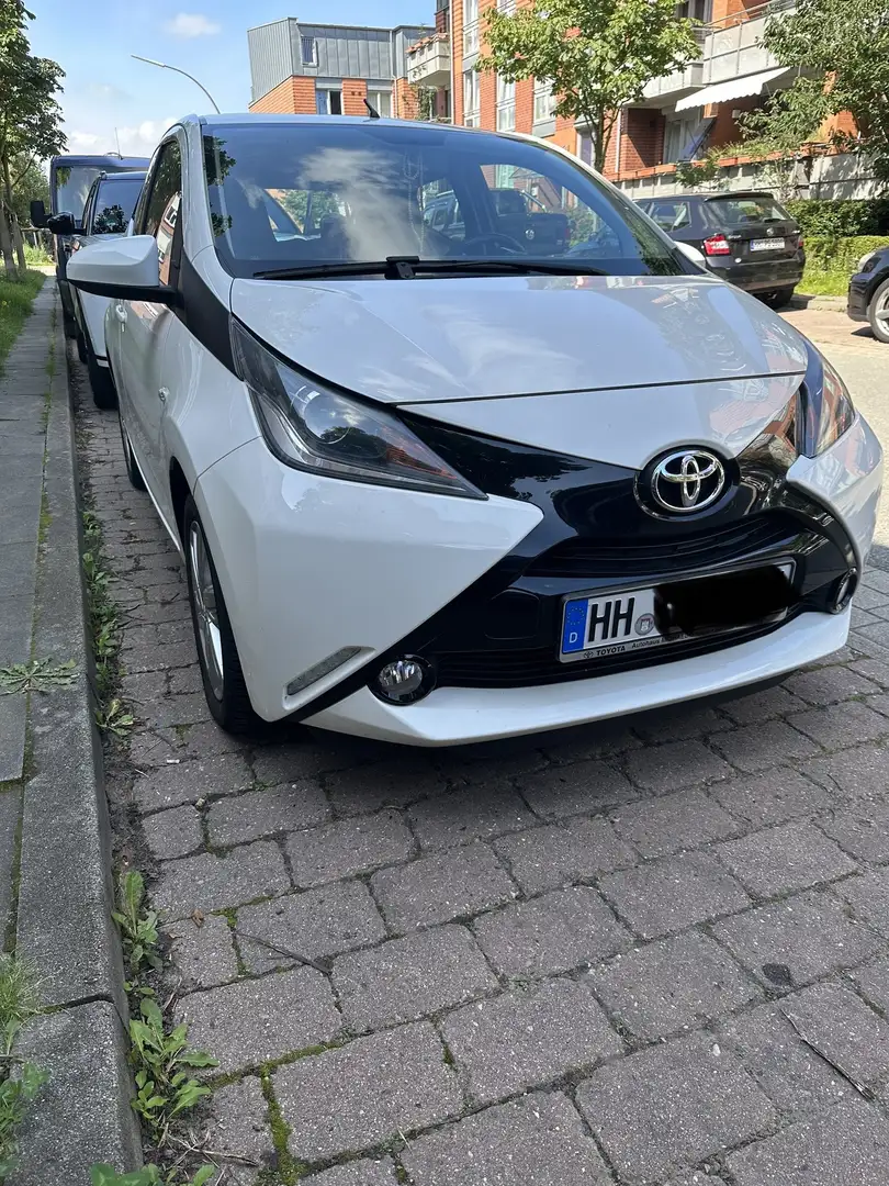 Toyota Aygo x-shift x-play touch - 1
