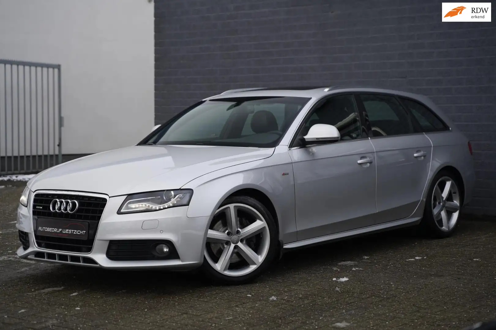 Audi A4 Avant 3.2 FSI quattro S-line 265pk, Automaat, Navi Grau - 1