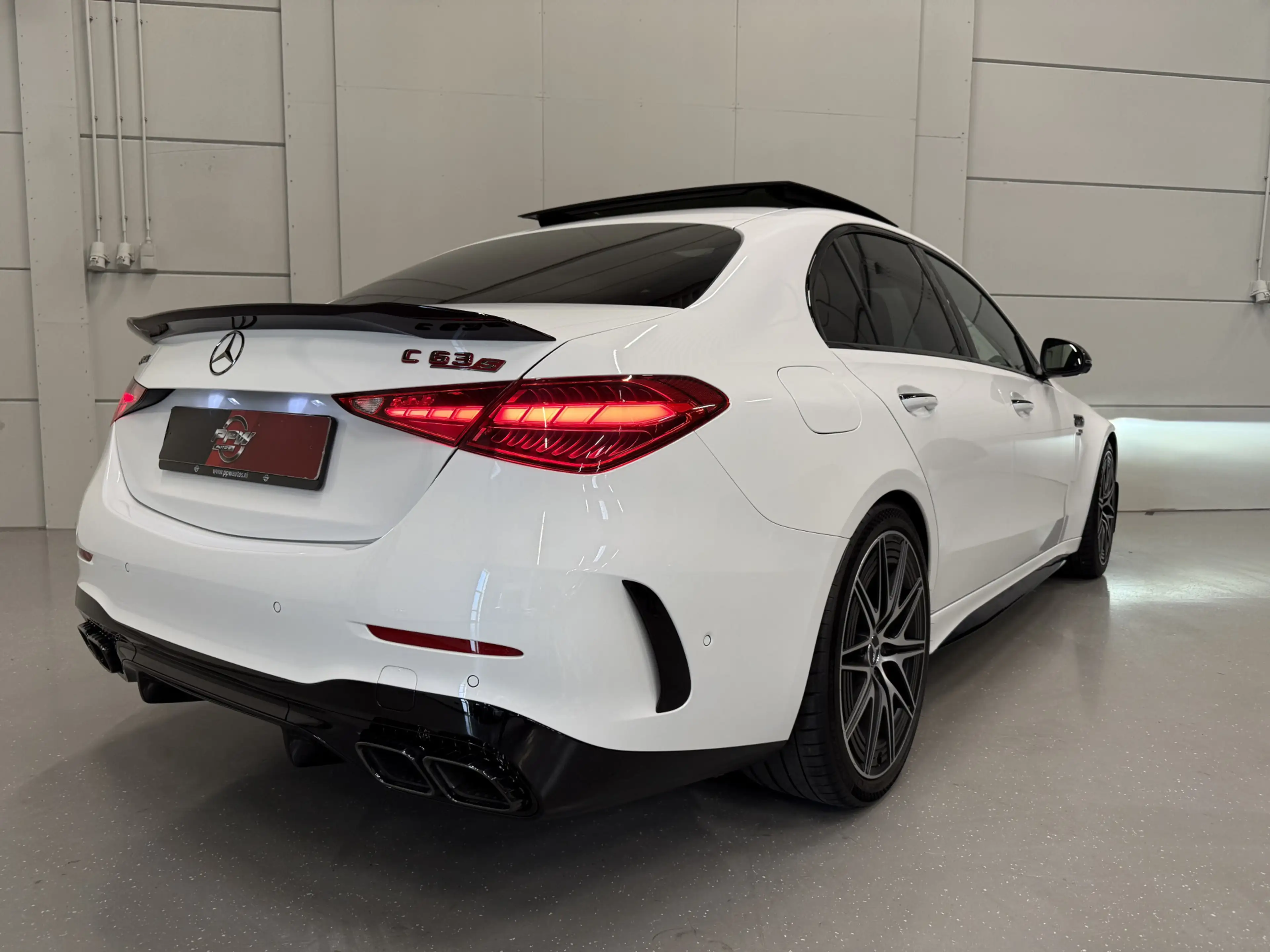 Mercedes-Benz C 63 AMG S E Performance PANO/TREKHAAK/BURMESTER/ACHTERAS-B — photo 8
