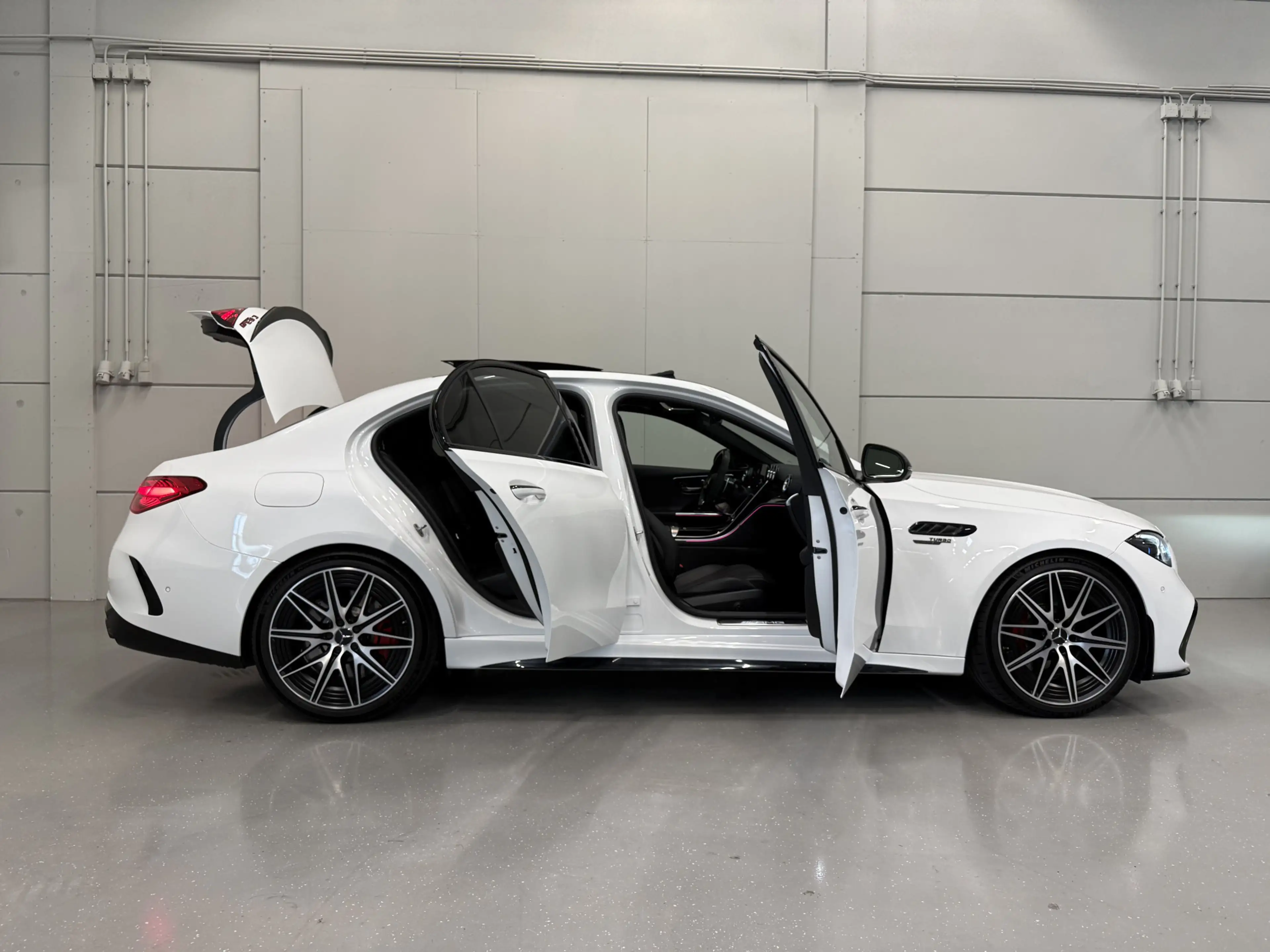 Mercedes-Benz C 63 AMG S E Performance PANO/TREKHAAK/BURMESTER/ACHTERAS-B — photo 11