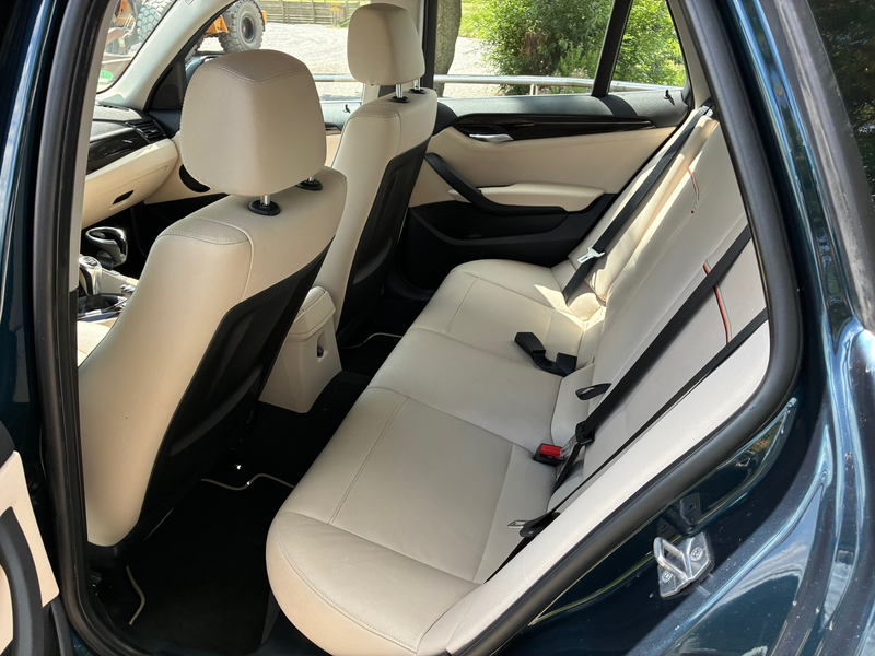 BMW X1 SDrive20i Upgrade Edition | Navi + Leder + Cruise — photo 11