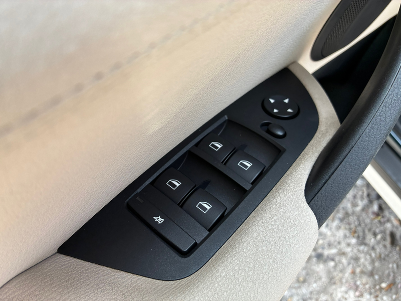 BMW X1 SDrive20i Upgrade Edition | Navi + Leder + Cruise — photo 13