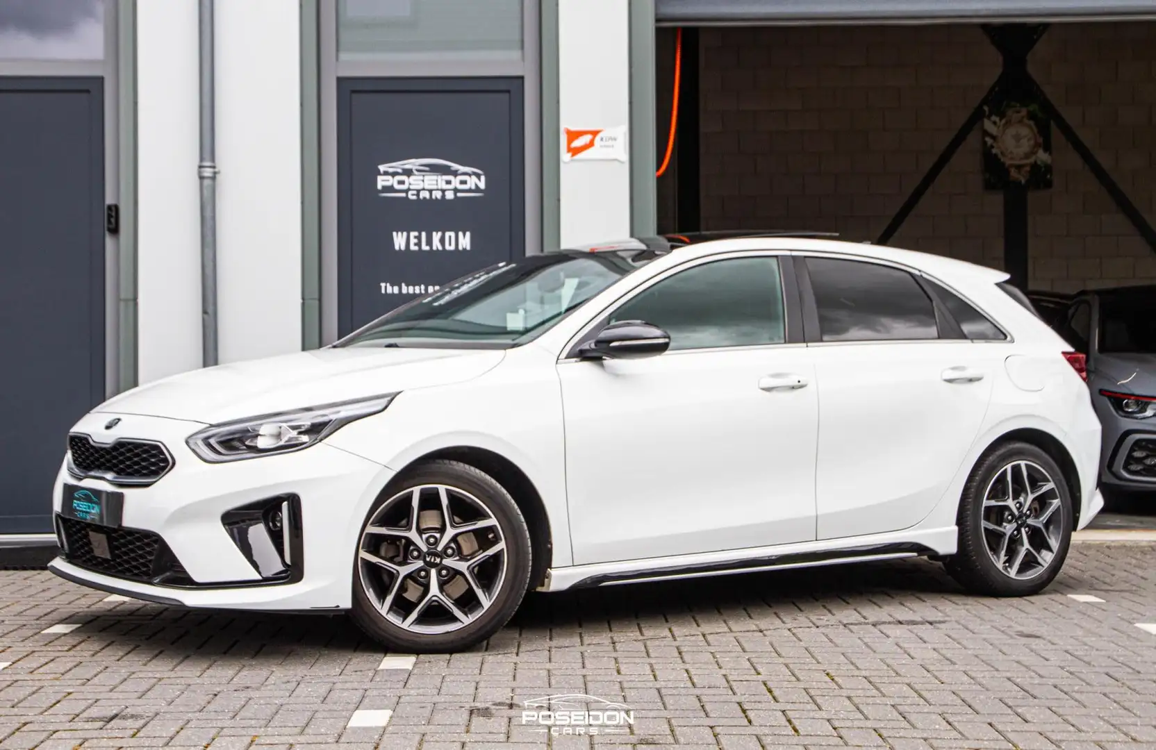 Kia Ceed / cee'd 1.4 T-GDi GT-Line PANO | KEYLESS | STOELVERWARMING Wit - 1