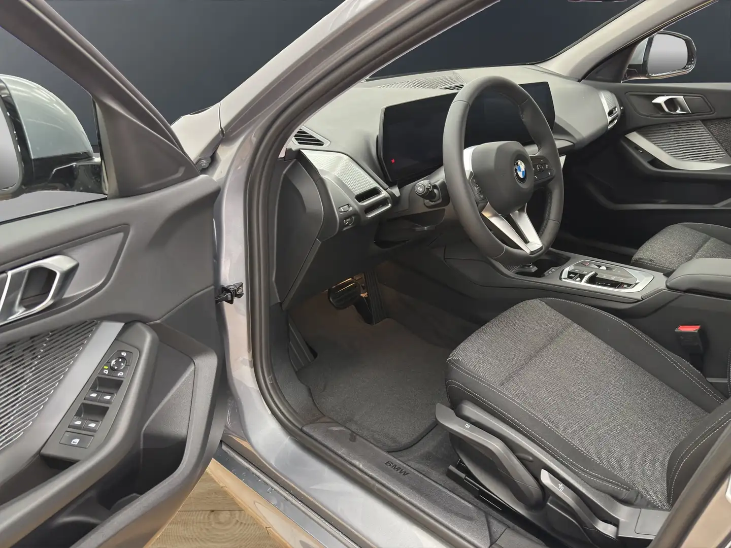 BMW 120 [M Sport, Navi, 18" LMR, RFK, SHZ, LED] DAB Grau - 2