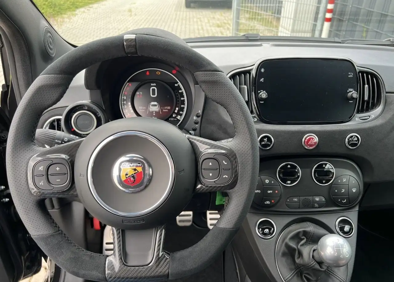 Abarth 695 2024 — фото 11