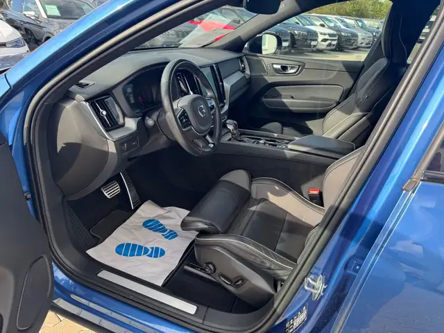 Volvo XC60 view 9