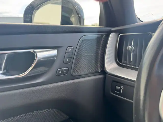 Volvo XC60 view 15