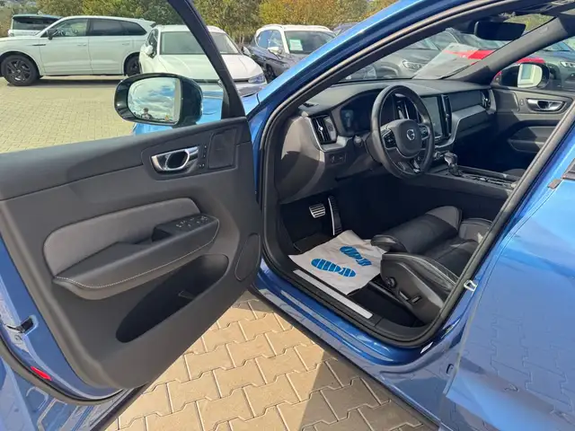 Volvo XC60 view 8