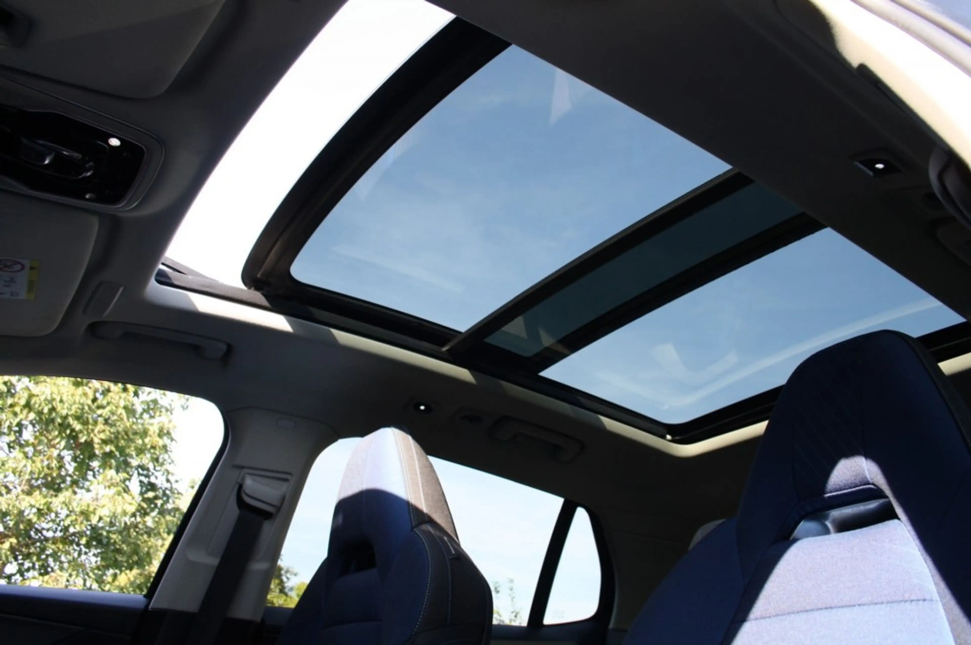 Lynk & Co 01 1.5 Plug-in Hybrid / 360 Camera / Pano / Carplay — photo 14