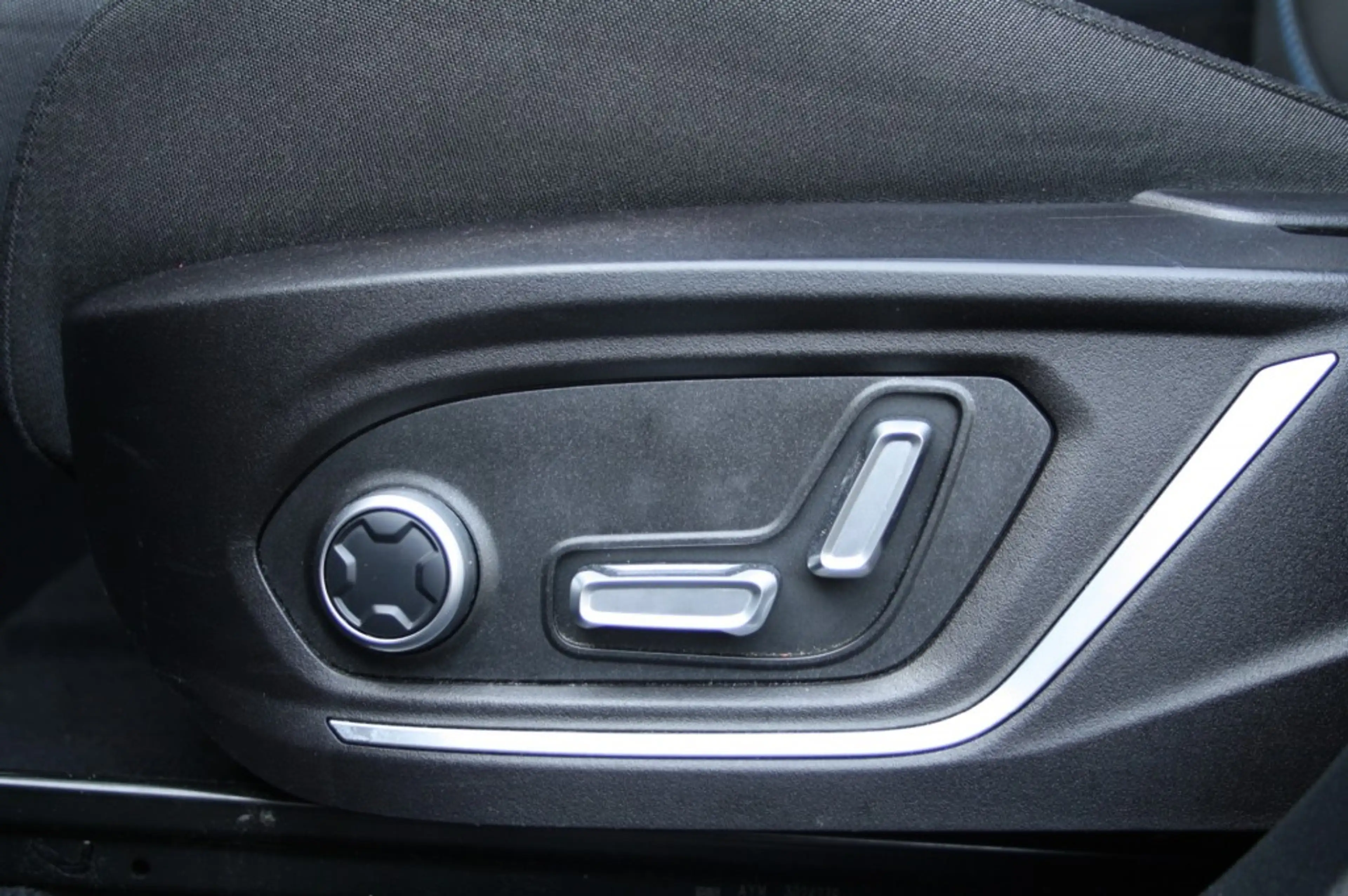 Lynk & Co 01 1.5 Plug-in Hybrid / 360 Camera / Pano / Carplay — photo 15