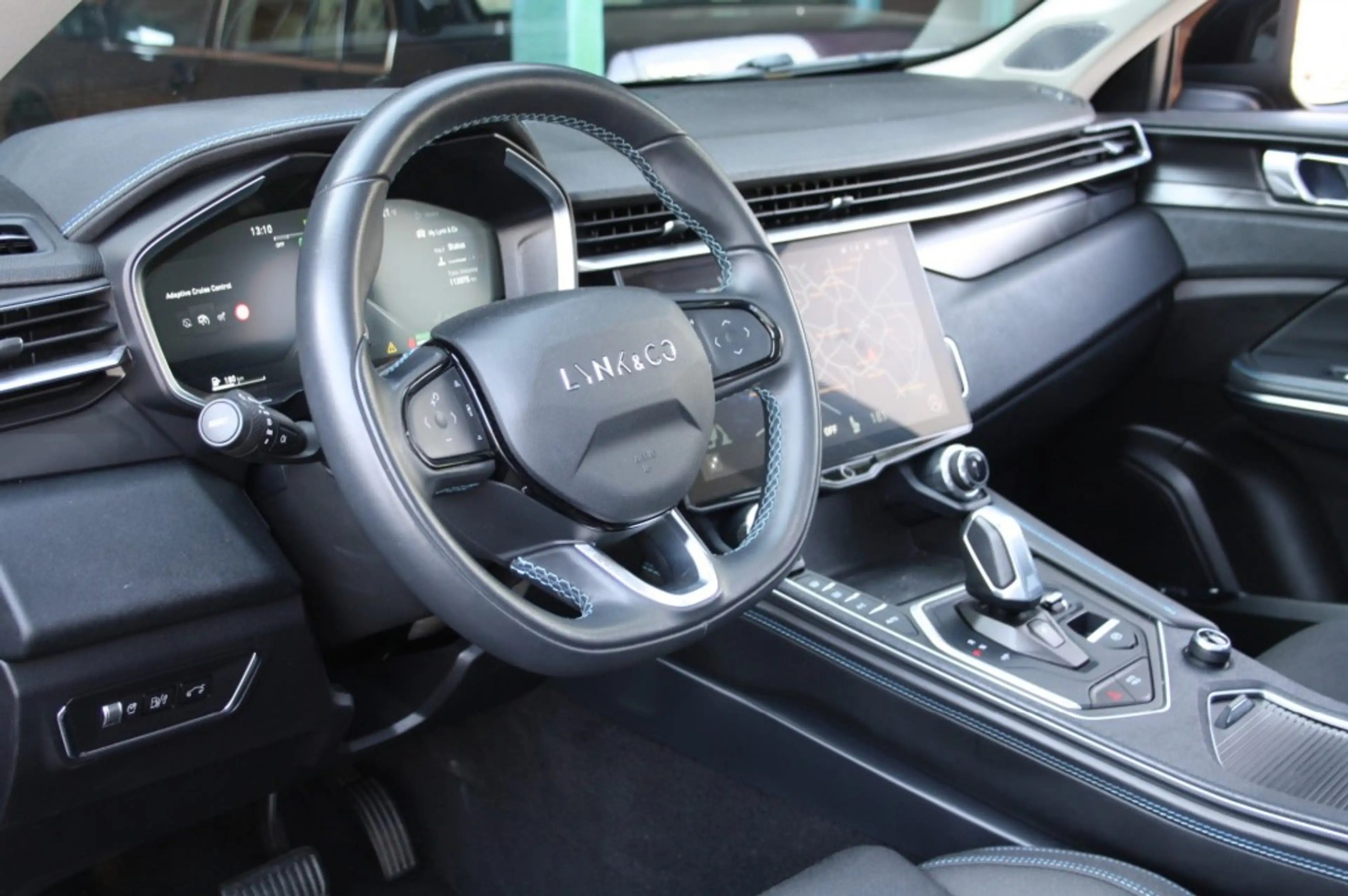Lynk & Co 01 1.5 Plug-in Hybrid / 360 Camera / Pano / Carplay — photo 8