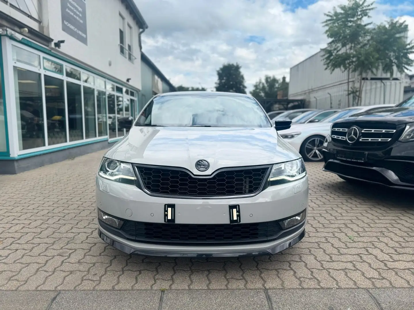 Skoda Rapid/Spaceback Monte Carlo 1,6T DI*XENON*SHZG*NAVI*TEMPO. Gris - 2