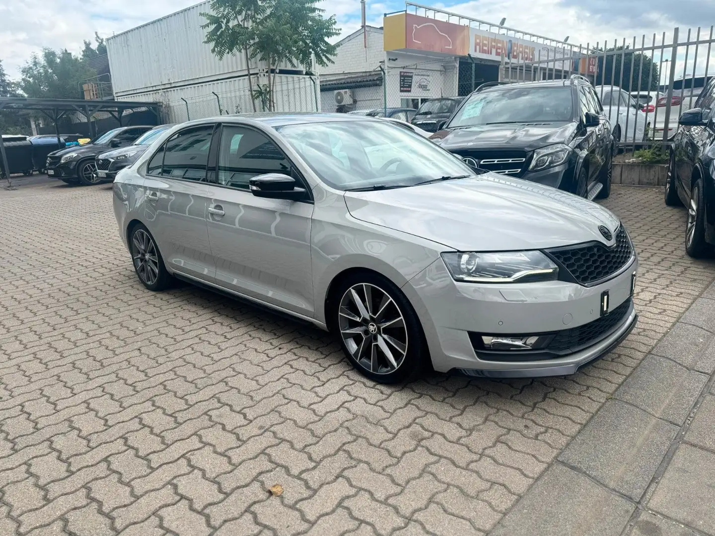 Skoda Rapid/Spaceback Monte Carlo 1,6T DI*XENON*SHZG*NAVI*TEMPO. Gris - 1