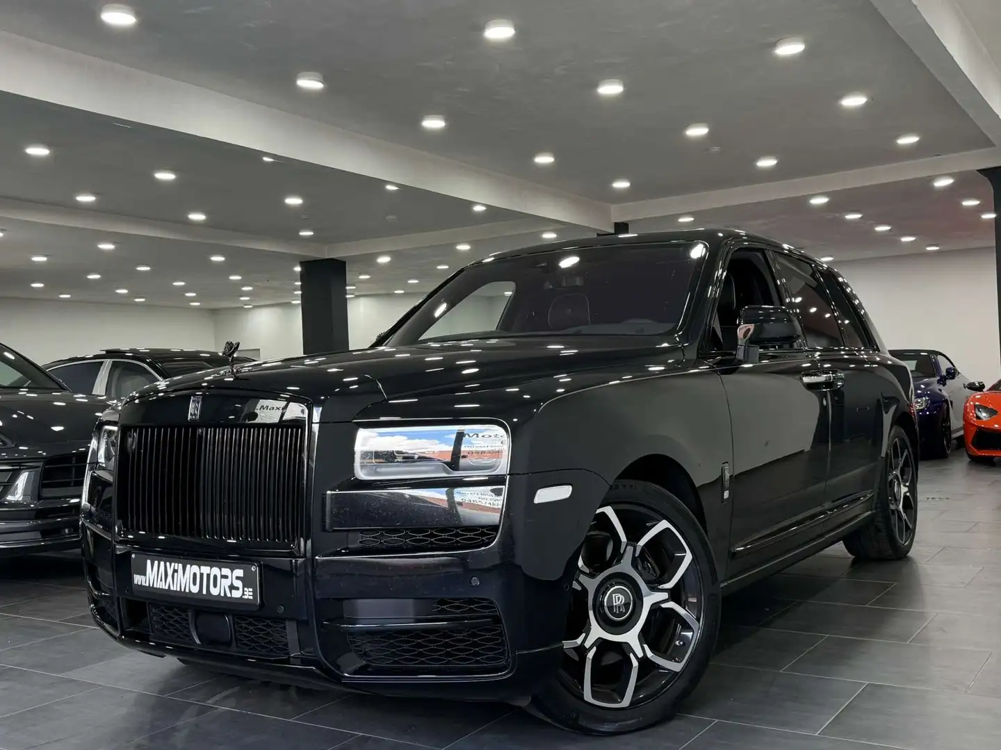 Rolls-Royce Cullinan Black Badge Theatre Crystal Bespoke NEW:625315€ Noir - 1