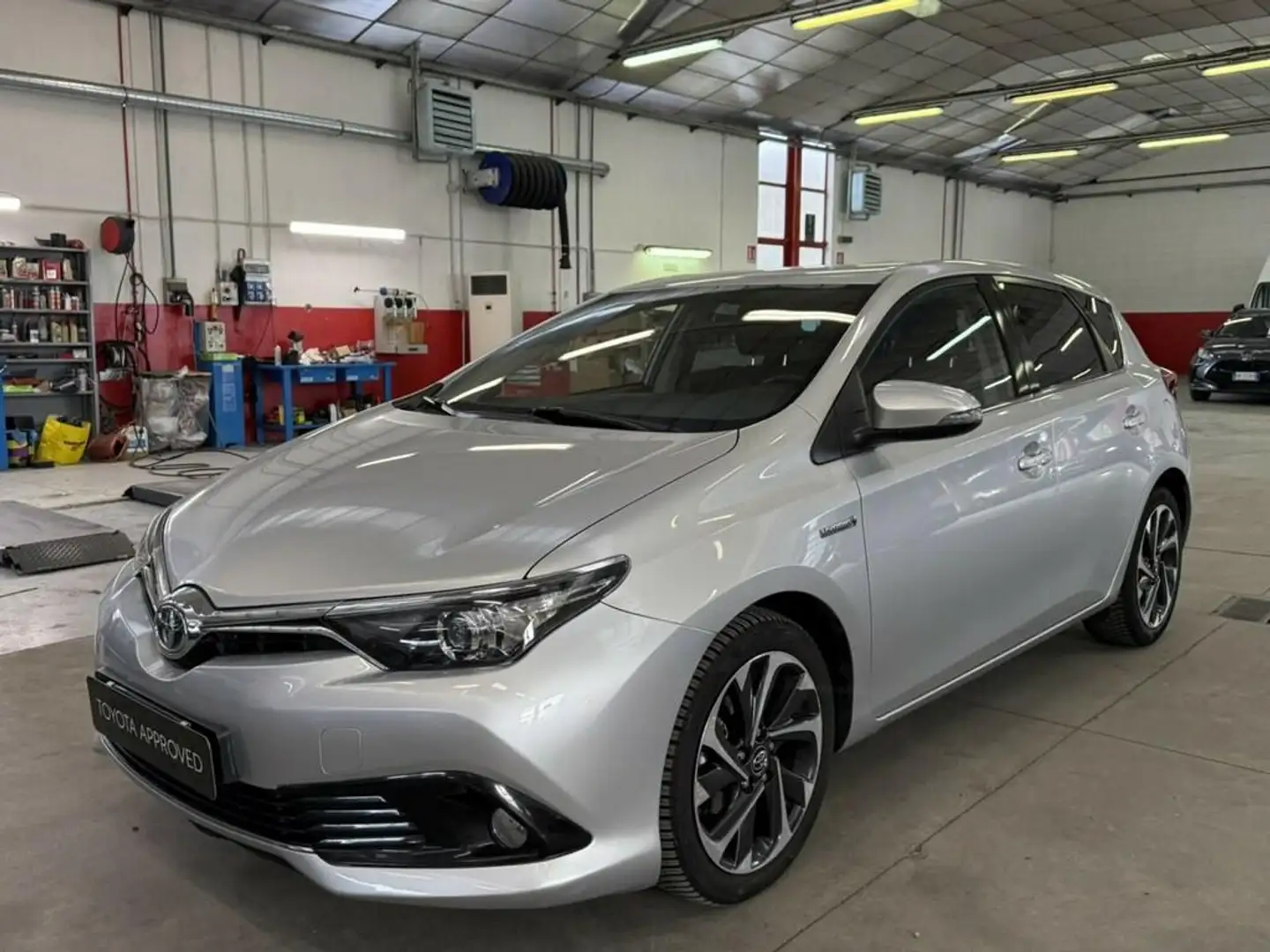 Toyota Auris 1.8 hybrid Active cvt Argento - 1