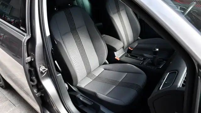 Volkswagen Golf view 12