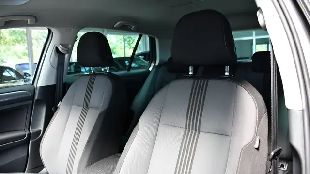 Volkswagen Golf view 10