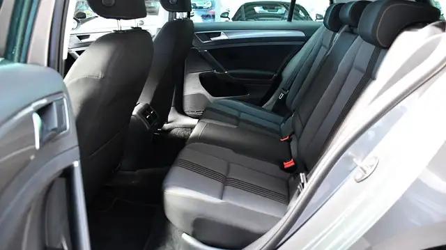 Volkswagen Golf view 13