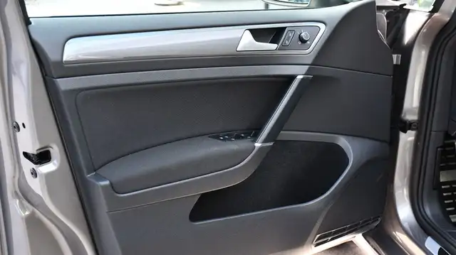 Volkswagen Golf view 5
